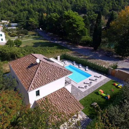 Mater Anka Villa